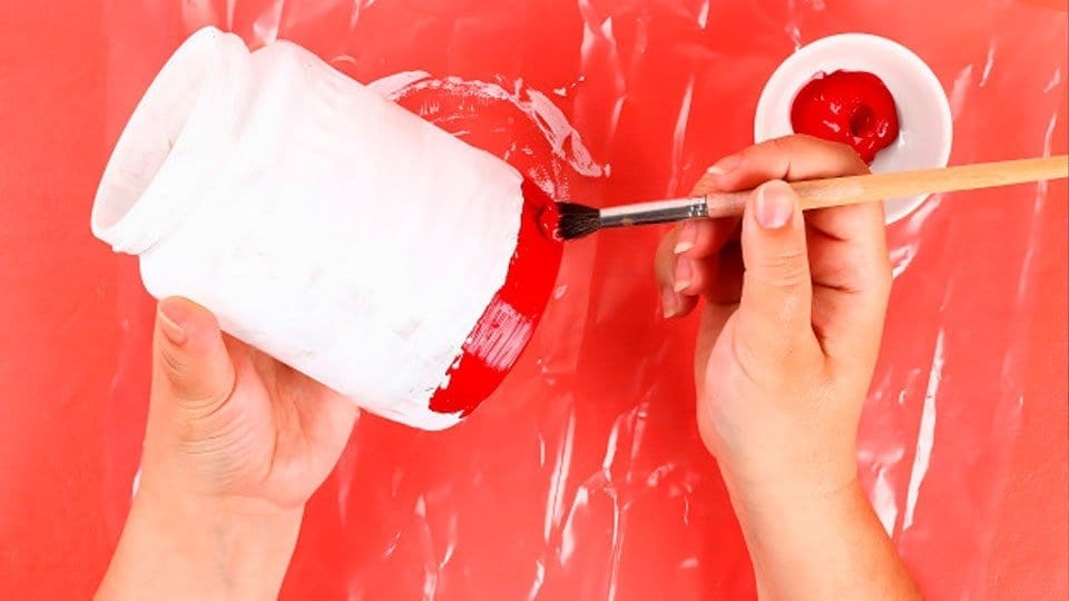 La pintura acrílica se adhiere a más superficies que la pintura al óleo